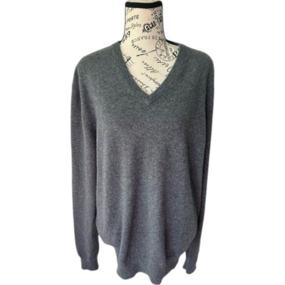 Neiman Marcus grey cashmere V-neck sweater size L - Picture 1 of 6